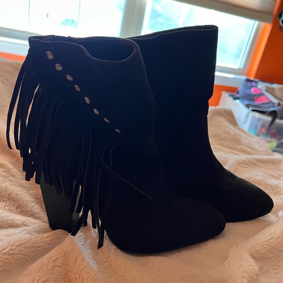 Size 7 - Picture 2 of 2